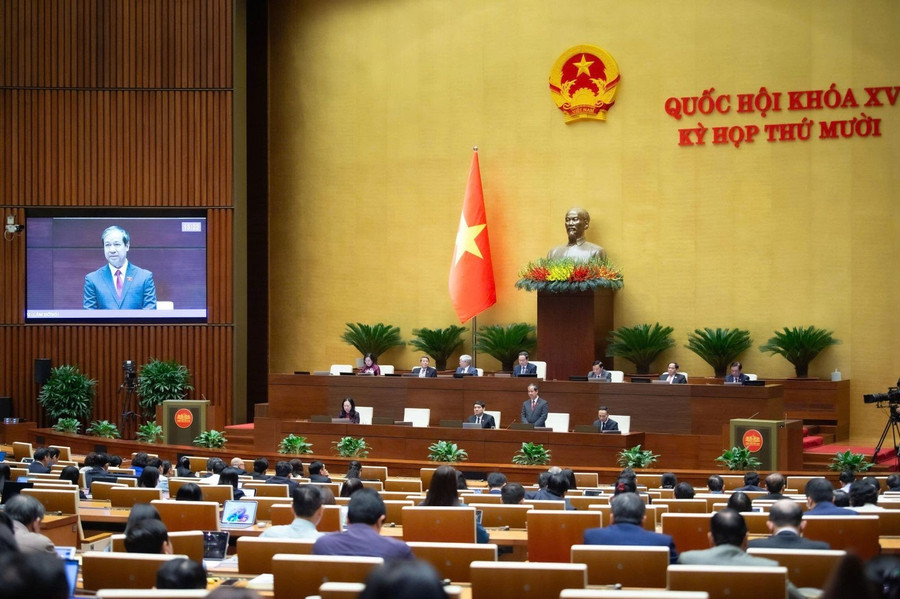 Bộ trưởng Nguyễn Kim Sơn giải trình, làm rõ ý kiến đại biểu Quốc hội quan tâm. 4.jpg