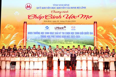 Chương trình “Chắp cánh ước mơ” vinh danh, khen thưởng học sinh, sinh viên, vận động viên xuất sắc năm 2024