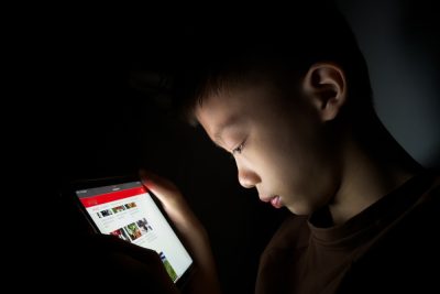 10 cách trẻ em nói dối cha mẹ về sử dụng Internet