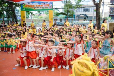 Trung thu trọn vẹn dưới ánh trăng hoà bình của cô và trò trường mầm non Lộc Hoà