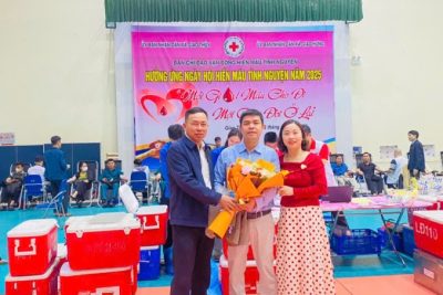 Trường Tiểu học Hoành Sơn, xã Giao Thủy tham gia hiến máu tình nguyện